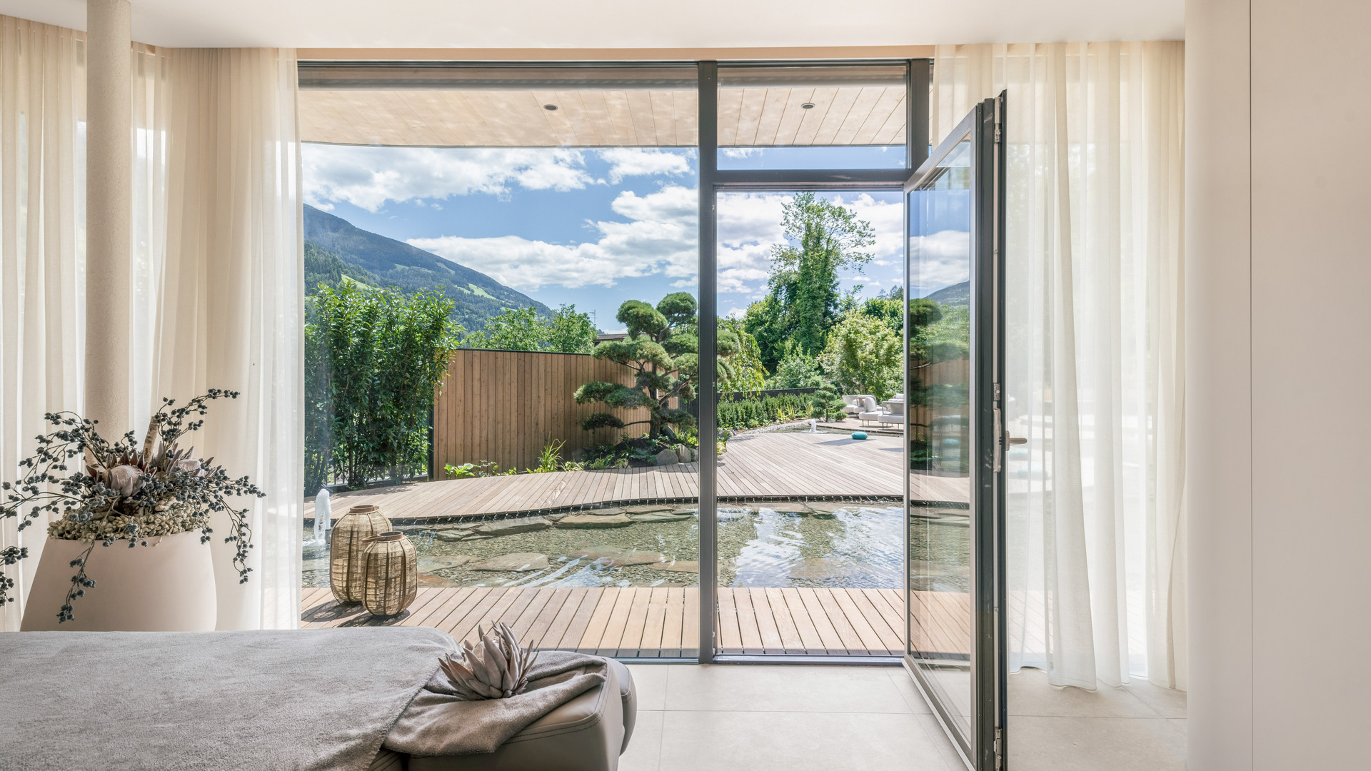 Ihre Quellenhof Luxury Resorts in Südtirol und am Gardasee Ihre Quellenhof Luxury Resorts in Südtirol und am Gardasee
