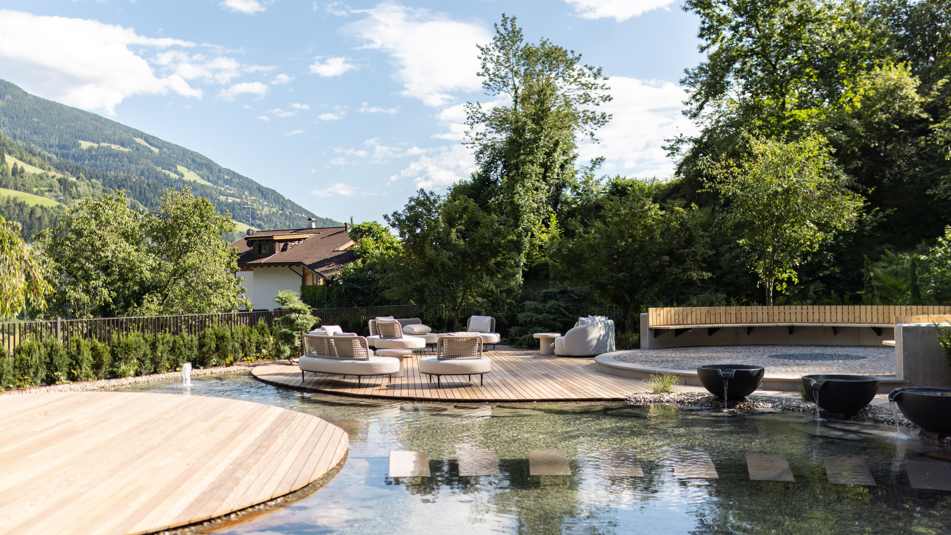 Ihre Quellenhof Luxury Resorts in Südtirol und am Gardasee Ihre Quellenhof Luxury Resorts in Südtirol und am Gardasee